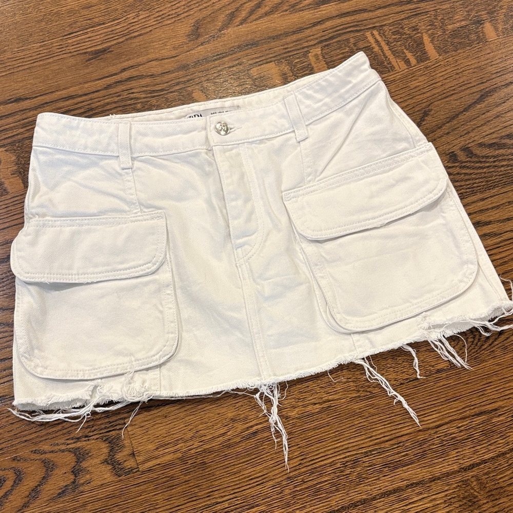 Zara White Denim Mini Skirt with Front Cargo Pockets, s